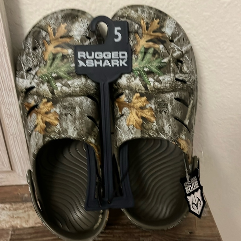 New Rugged Shark Boy's EVA Clog camo design size 5
